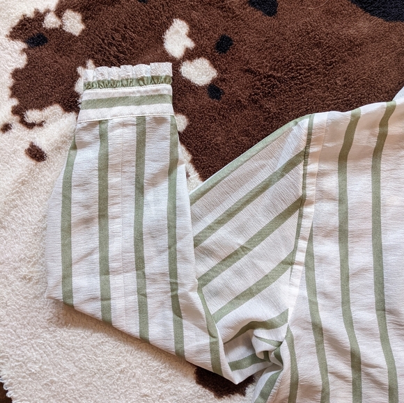 CREPE STRIPE BLOUSE - Picture 4 of 7